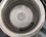 A picture of step 2 of Semolina Upma.