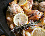 Foto del paso 8 de la receta: Pollo y alcachofas al limón y romero