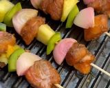Foto del paso 5 de la receta: Brochetas de salmón fresco con piña y verduritas