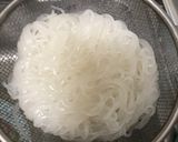 รูปขั้นตอนการทำที่ 1 ของ ผัดซีอิ๊วอกไก่เส้นเล็ก(จะว่าคลีนก็ได้)
