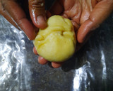 Foto langkah ke 8 dari resep Bakpia Basah Kacang Hijau (Panggang di Teflon).