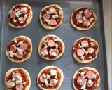 Foto langkah ke 6 dari resep Mini Pizza.