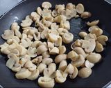 Foto del paso 4 de la receta: Matambre a los 4 quesos con champiñones y papas