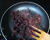 Foto del paso 4 de la receta: Empanada de morcilla manzana y piñones