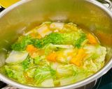 Hình bước làm 4 của món Canh Bí Đỏ Cải Bẹ Dún Nấu Tôm