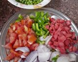 A picture of step 2 of Chicken and veggies namkeen Sawaiyan.