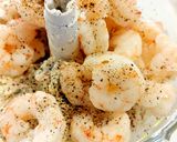 Foto del paso 3 de la receta: Dip frío de salmón ahumado y colas de gambón