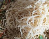 हक्का नूडल्स (hakka noodles recipe in Hindi) रेसिपी चरण 3 फोटो