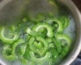 Foto langkah ke 3 dari resep Tumis pare.