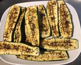 Une image de l'étape 4 de Courgettes aux épices kefta et graines de nigelle et piments verts.