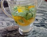 A picture of step 1 of Orange mint infused water.