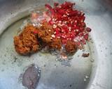 รูปขั้นตอนการทำที่ 2 ของ หมูสามชั้นผัดพริกแกงใต้ใส่ถั่วฝักยาว