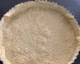 Une image de l'étape 4 de Tarte à la rhubarbe et myrtilles.