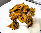 A picture of step 4 of Onion Pakora / Fritters.