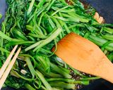 Hình bước làm 2 của món Cải ngọt xào tỏi