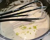 Une image de l'étape 3 de Darne de saumon poêlée, crème au citron vert et épinards.