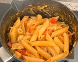 A picture of step 5 of Creamy chicken paprika pasta.