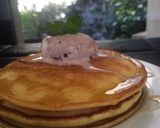 Foto langkah ke 5 dari resep Plain Pancake with Ice Cream.