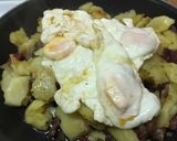 Foto del paso 1 de la receta Patatas a lo pobre con jamón Ibérico y huevos rotos