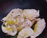 Foto del passaggio 3 della ricetta Petto di pollo a porcini