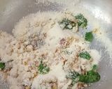 A picture of step 2 of Samolina Upma.