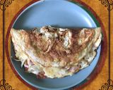 Hagymás - Szalámis omlett 🥓🧅🧀🥚😋 recept fázis 3 fotója