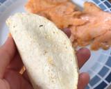 Foto del paso 2 de la receta: Quesadilla de salmón ahumado con orégano
