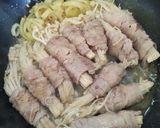 Foto langkah ke 4 dari resep Beef Enoki Roll saus BlackPepper.