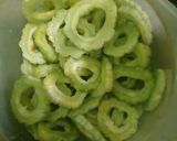 Foto langkah ke 1 dari resep Pare Cabe Garam.