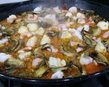 A picture of step 6 of Seafood paella with artichokes.