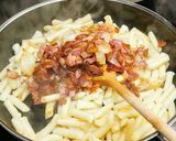 Baconos hagymás nudli recept fázis 5 fotója