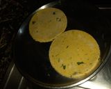 मक्के की रोटी (makke ki roti recipe in Hindi) रेसिपी चरण 2 फोटो