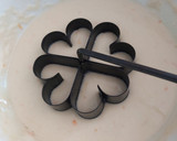 Foto del paso 3 de la receta: Flores de Carnaval con nata
