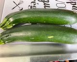 Une image de l'étape 1 de Courgettes en mini sandwichs croustillants aux tomates, bœuf et fromage.