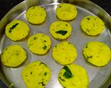 A picture of step 3 of Vadapav.
