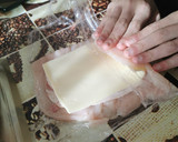 Foto del paso 5 de la receta: Pollo relleno de jamón y queso