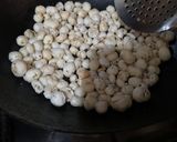 A picture of step 1 of Roasted Makhana Masala (Fox nuts).