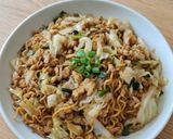 Foto langkah ke 4 dari resep Mie Goreng Tiga Telur.