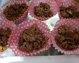 A picture of step 5 of My Cornflake & Oat Bars with M&Ms choc spread butter crispies 💙.