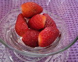 Foto del paso 1 de la receta: Copa de frutas con queso, nata y salsa de chocolate