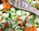 Une image de l'étape 1 de Petit clafoutis de courgettes au parmesan et basilic.