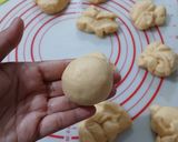 Foto langkah ke 5 dari resep Donat Maizena Meses.