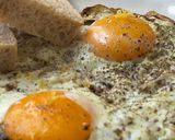 A picture of step 3 of Feta-Fried Za’atar Eggs.