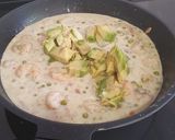 Foto del paso 3 de la receta: Tagliatelli con gambas en salsa de queso azul