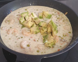 Foto del paso 3 de la receta: Tagliatelli con gambas en salsa de queso azul