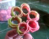Foto langkah ke 6 dari resep Kembang Goyang/Seroja Warna.