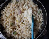 A picture of step 10 of Pasta with white sauce.