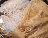 Foto langkah ke 1 dari resep Jamur Enoki ala Korea.