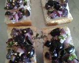 A picture of step 4 of Juicy Grapes Toast.