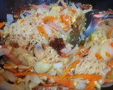 什錦炒泡麵🥕🧅🥚🥓🍜的食譜步驟3照片